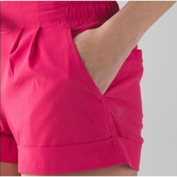 Lululemon Athletica Spring Break Away Short in Boom Juice Size 4 - Picture 12 of 13